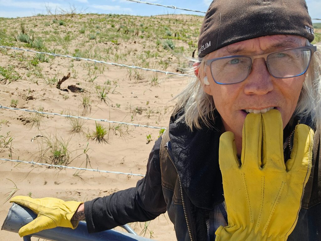 Texas Slim volunteers with Lee Wells installing fence near Pampa, TX